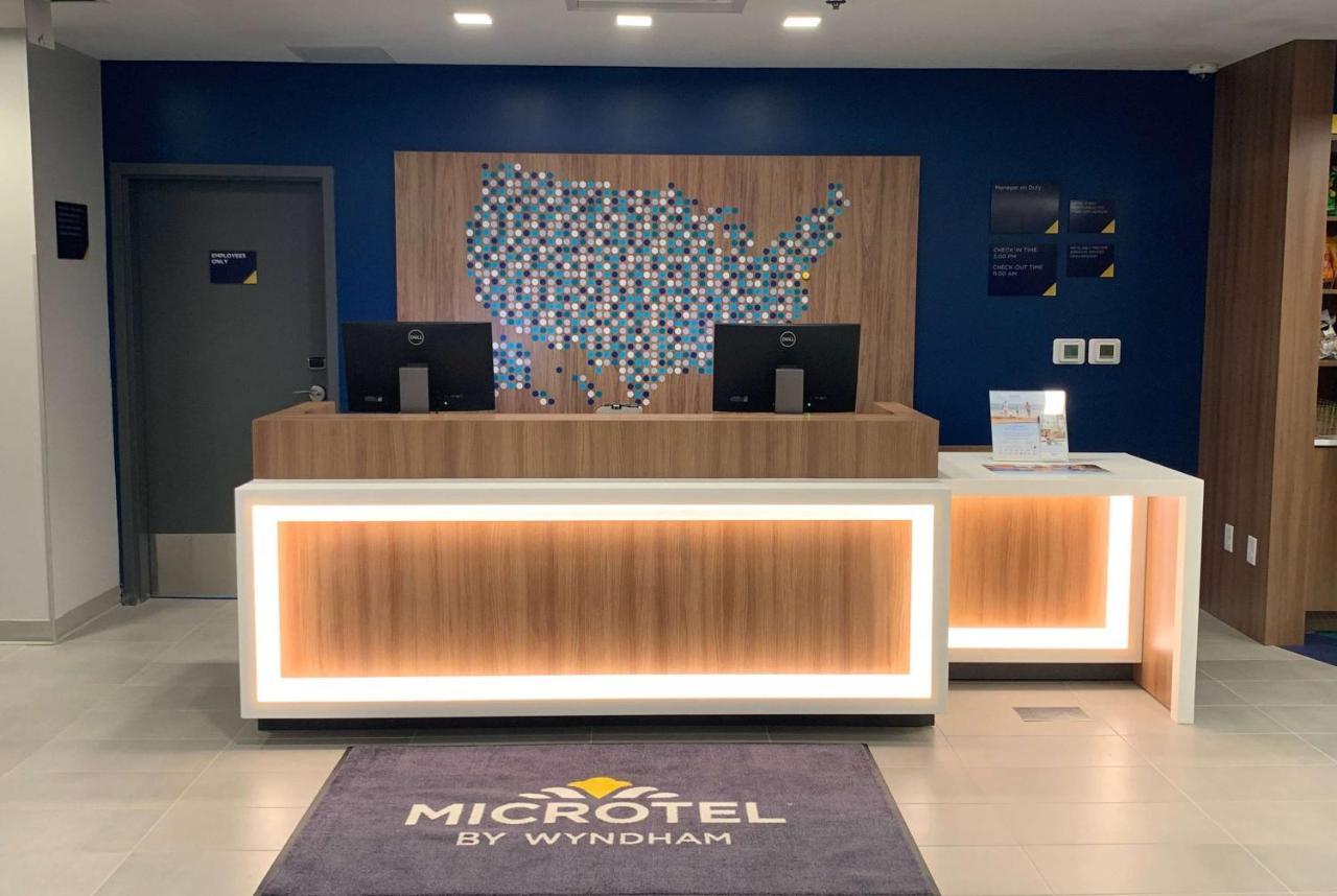 Microtel Inn & Suites By Wyndham リホーボス・ビーチ エクステリア 写真
